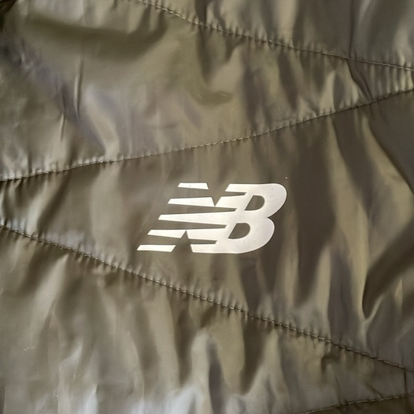 New Balance coat - olive green - large - Picture 2 of 5